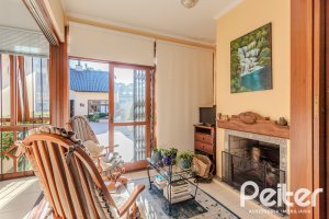 Casa à venda com 379m², 4 dormitórios, 2 suítes, 5 vagas, no bairro Ipanema em Porto Alegre