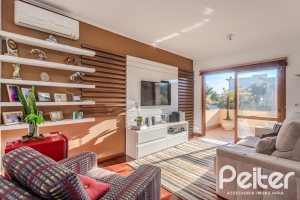 Casa à venda com 379m², 4 dormitórios, 2 suítes, 5 vagas, no bairro Ipanema em Porto Alegre