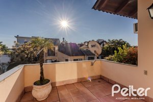 Casa à venda com 379m², 4 dormitórios, 2 suítes, 5 vagas, no bairro Ipanema em Porto Alegre