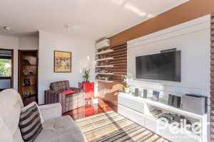 Casa à venda com 379m², 4 dormitórios, 2 suítes, 5 vagas, no bairro Ipanema em Porto Alegre