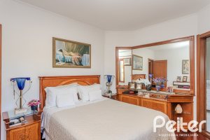 Casa à venda com 379m², 4 dormitórios, 2 suítes, 5 vagas, no bairro Ipanema em Porto Alegre