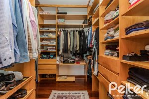 Casa à venda com 379m², 4 dormitórios, 2 suítes, 5 vagas, no bairro Ipanema em Porto Alegre