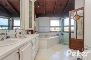Casa à venda com 379m², 4 dormitórios, 2 suítes, 5 vagas, no bairro Ipanema em Porto Alegre