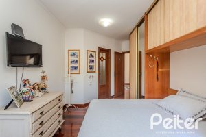 Casa à venda com 379m², 4 dormitórios, 2 suítes, 5 vagas, no bairro Ipanema em Porto Alegre
