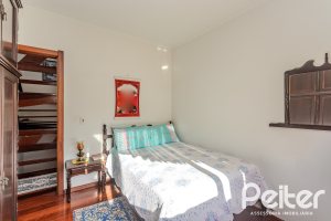 Casa à venda com 379m², 4 dormitórios, 2 suítes, 5 vagas, no bairro Ipanema em Porto Alegre