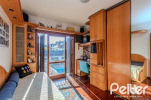 Casa à venda com 379m², 4 dormitórios, 2 suítes, 5 vagas, no bairro Ipanema em Porto Alegre
