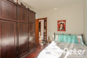 Casa à venda com 379m², 4 dormitórios, 2 suítes, 5 vagas, no bairro Ipanema em Porto Alegre