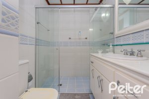 Casa à venda com 379m², 4 dormitórios, 2 suítes, 5 vagas, no bairro Ipanema em Porto Alegre