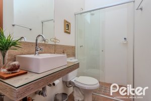 Casa à venda com 379m², 4 dormitórios, 2 suítes, 5 vagas, no bairro Ipanema em Porto Alegre