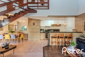 Casa à venda com 379m², 4 dormitórios, 2 suítes, 5 vagas, no bairro Ipanema em Porto Alegre