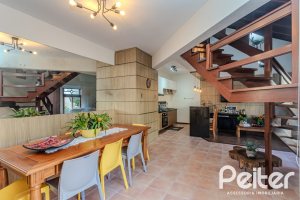 Casa à venda com 379m², 4 dormitórios, 2 suítes, 5 vagas, no bairro Ipanema em Porto Alegre