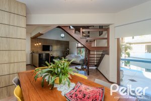 Casa à venda com 379m², 4 dormitórios, 2 suítes, 5 vagas, no bairro Ipanema em Porto Alegre