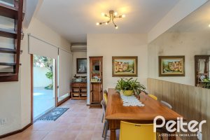 Casa à venda com 379m², 4 dormitórios, 2 suítes, 5 vagas, no bairro Ipanema em Porto Alegre