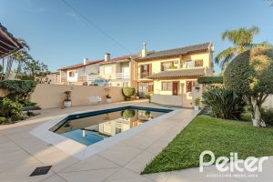 Casa à venda com 379m², 4 dormitórios, 2 suítes, 5 vagas, no bairro Ipanema em Porto Alegre