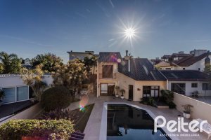 Casa à venda com 379m², 4 dormitórios, 2 suítes, 5 vagas, no bairro Ipanema em Porto Alegre