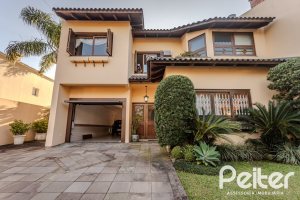 Casa à venda com 379m², 4 dormitórios, 2 suítes, 5 vagas, no bairro Ipanema em Porto Alegre