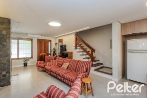 Casa à venda com 190m², 3 dormitórios, 1 suíte, 3 vagas, no bairro Ipanema em Porto Alegre