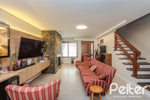 Casa à venda com 190m², 3 dormitórios, 1 suíte, 3 vagas, no bairro Ipanema em Porto Alegre