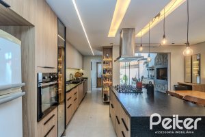 Casa à venda com 190m², 3 dormitórios, 1 suíte, 3 vagas, no bairro Ipanema em Porto Alegre