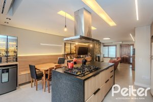 Casa à venda com 190m², 3 dormitórios, 1 suíte, 3 vagas, no bairro Ipanema em Porto Alegre
