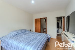 Casa à venda com 190m², 3 dormitórios, 1 suíte, 3 vagas, no bairro Ipanema em Porto Alegre
