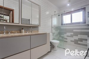 Casa à venda com 190m², 3 dormitórios, 1 suíte, 3 vagas, no bairro Ipanema em Porto Alegre