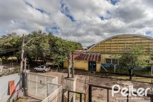 Casa à venda com 190m², 3 dormitórios, 1 suíte, 3 vagas, no bairro Ipanema em Porto Alegre