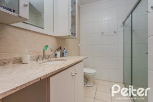 Casa à venda com 190m², 3 dormitórios, 1 suíte, 3 vagas, no bairro Ipanema em Porto Alegre