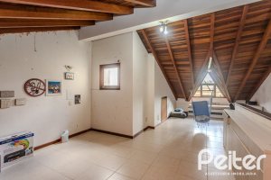 Casa à venda com 190m², 3 dormitórios, 1 suíte, 3 vagas, no bairro Ipanema em Porto Alegre