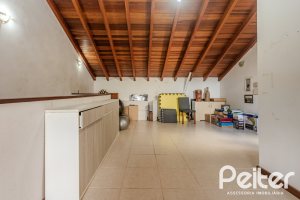Casa à venda com 190m², 3 dormitórios, 1 suíte, 3 vagas, no bairro Ipanema em Porto Alegre