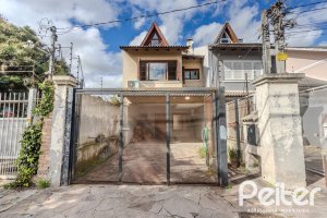 Casa à venda com 190m², 3 dormitórios, 1 suíte, 3 vagas, no bairro Ipanema em Porto Alegre
