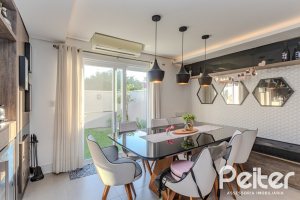 Casa em Condomínio à venda com 208m², 3 dormitórios, 1 suíte, 2 vagas, no bairro Tristeza em Porto Alegre