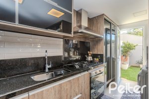 Casa em Condomínio à venda com 208m², 3 dormitórios, 1 suíte, 2 vagas, no bairro Tristeza em Porto Alegre