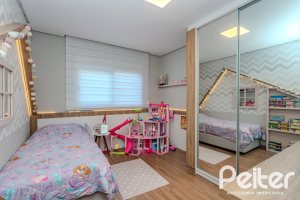 Casa em Condomínio à venda com 208m², 3 dormitórios, 1 suíte, 2 vagas, no bairro Tristeza em Porto Alegre