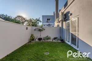 Casa em Condomínio à venda com 208m², 3 dormitórios, 1 suíte, 2 vagas, no bairro Tristeza em Porto Alegre