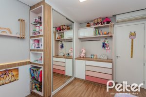 Casa em Condomínio à venda com 208m², 3 dormitórios, 1 suíte, 2 vagas, no bairro Tristeza em Porto Alegre