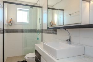 Casa em Condomínio à venda com 208m², 3 dormitórios, 1 suíte, 2 vagas, no bairro Tristeza em Porto Alegre