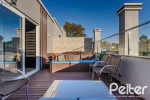 Casa em Condomínio à venda com 208m², 3 dormitórios, 1 suíte, 2 vagas, no bairro Tristeza em Porto Alegre