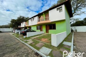 Casa em Condomínio à venda com 97m², 3 dormitórios, 1 suíte, 2 vagas, no bairro Guarujá em Porto Alegre