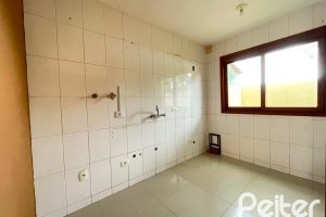 Casa em Condomínio à venda com 97m², 3 dormitórios, 1 suíte, 2 vagas, no bairro Guarujá em Porto Alegre