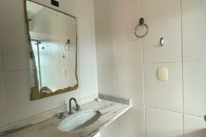 Casa em Condomínio à venda com 97m², 3 dormitórios, 1 suíte, 2 vagas, no bairro Guarujá em Porto Alegre