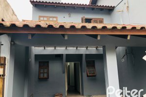 Casa à venda com 286m², 4 dormitórios, 1 suíte, 2 vagas, no bairro Tristeza em Porto Alegre