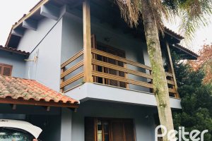 Casa à venda com 286m², 4 dormitórios, 1 suíte, 2 vagas, no bairro Tristeza em Porto Alegre