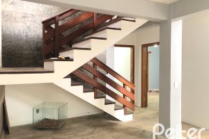 Casa à venda com 286m², 4 dormitórios, 1 suíte, 2 vagas, no bairro Tristeza em Porto Alegre