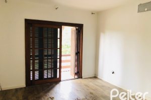Casa à venda com 286m², 4 dormitórios, 1 suíte, 2 vagas, no bairro Tristeza em Porto Alegre