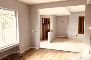 Casa à venda com 286m², 4 dormitórios, 1 suíte, 2 vagas, no bairro Tristeza em Porto Alegre
