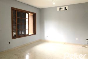 Casa à venda com 286m², 4 dormitórios, 1 suíte, 2 vagas, no bairro Tristeza em Porto Alegre