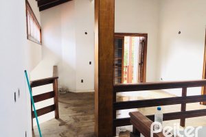 Casa à venda com 286m², 4 dormitórios, 1 suíte, 2 vagas, no bairro Tristeza em Porto Alegre