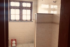 Casa à venda com 286m², 4 dormitórios, 1 suíte, 2 vagas, no bairro Tristeza em Porto Alegre