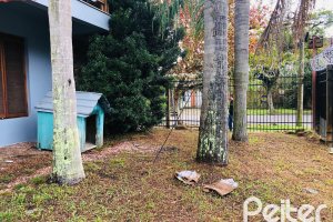 Casa à venda com 286m², 4 dormitórios, 1 suíte, 2 vagas, no bairro Tristeza em Porto Alegre